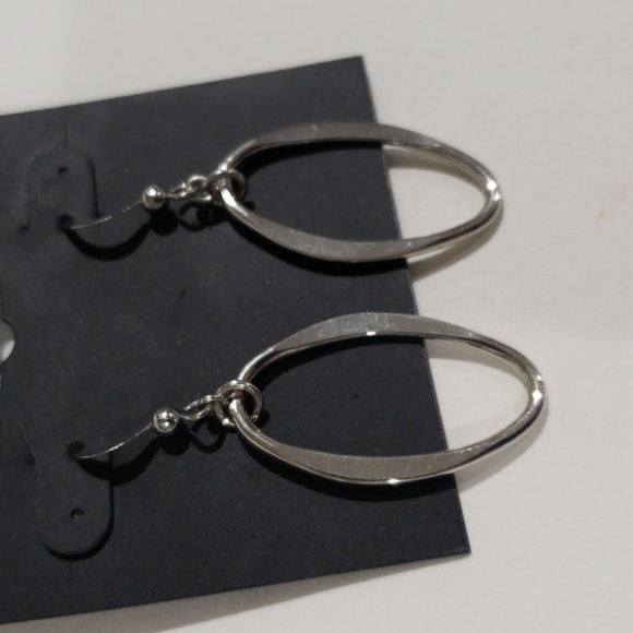 Elegant Silver tone Oval Hoop 2-inch Drop Earrings - Women's Fashion Jewelry - Picture 5 of 10